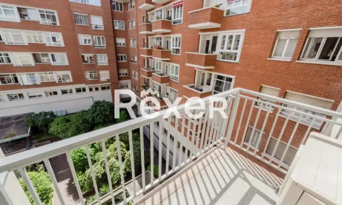 Rexer-Bologna-Zona-Irnerio-via-Finelli-Appartamento-mq-con-balcone-e-cantina-Garage