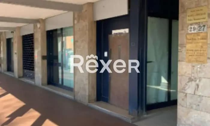 Rexer-Bologna-Ex-filiale-bancaria-al-piano-terra-con-box-auto-Altro