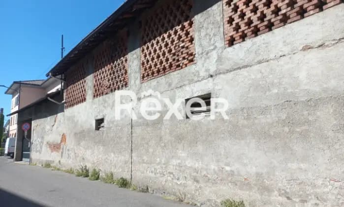 Rexer-Solaro-Cascina-sita-nel-centro-storico-di-Solaro-Garage