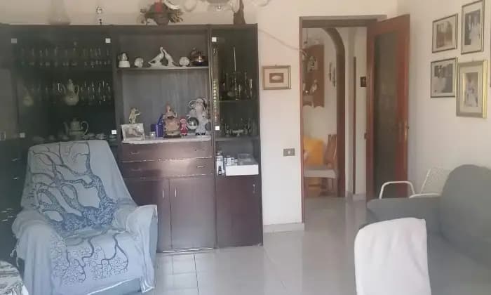 Rexer-Palermo-Vendesi-appartamento-in-Carbone-a-Palermo-NUDA-PROPRIETA-SALONE