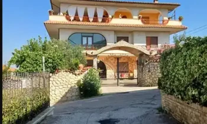 Rexer-Penne-Villa-in-vendita-in-via-Giovanni-de-Caesaris-a-Penne-Terrazzo