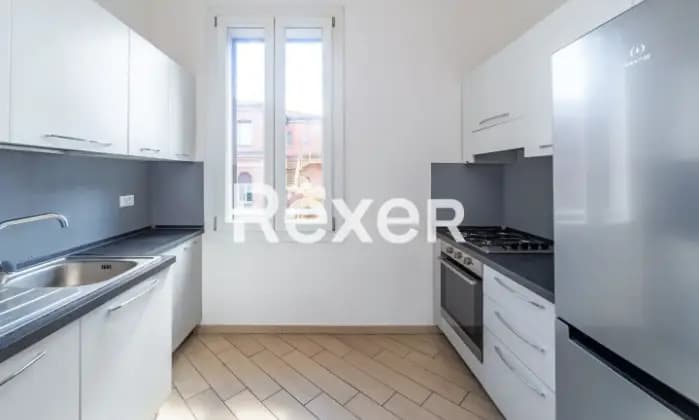 Rexer-Bologna-Appartamento-ristrutturato-con-due-camere-da-letto-Cucina