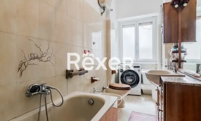Rexer-Roma-Appartamento-in-Viale-Appio-Claudio-con-box-auto-Bagno