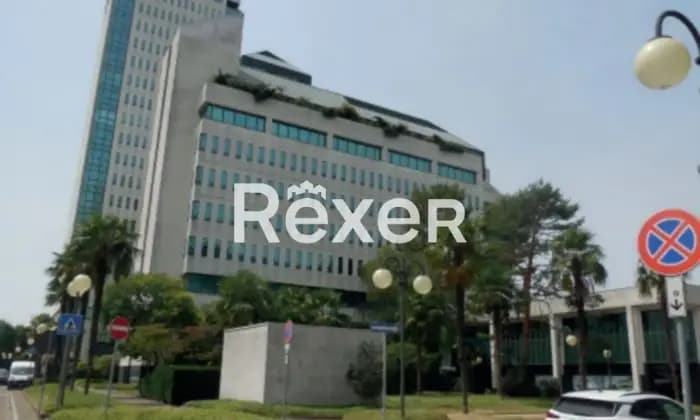 Rexer-Vimercate-Vimercate-MB-Ex-filiale-bancaria-con-due-unit-a-destinazione-posto-auto-Giardino