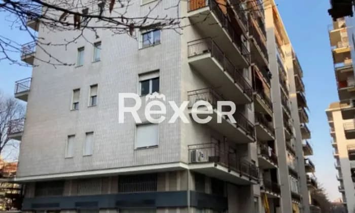 Rexer-Torino-Ex-filiale-bancaria-al-piano-terra-e-interrato-con-autorimesse-mq-Giardino