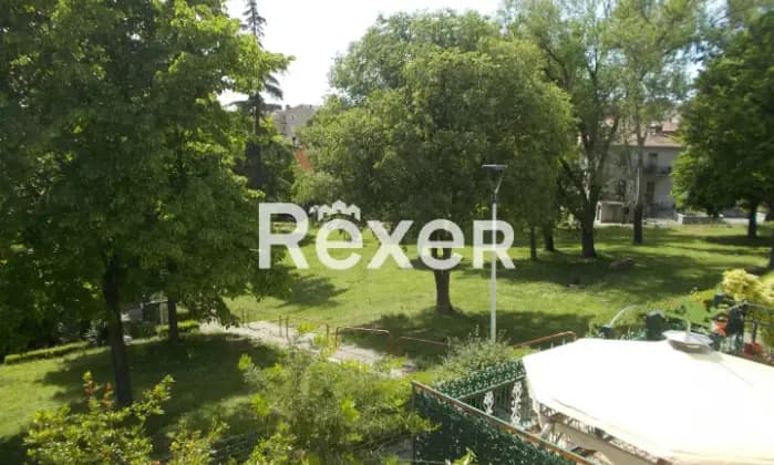 Rexer-Terni-Terni-via-Toniolo-Villetta-a-schiera-disposta-su-tre-livelli-con-corte-privata-e-giardino-Giardino