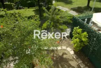 Rexer-Terni-Terni-via-Toniolo-Villetta-a-schiera-disposta-su-tre-livelli-con-corte-privata-e-giardino-Giardino