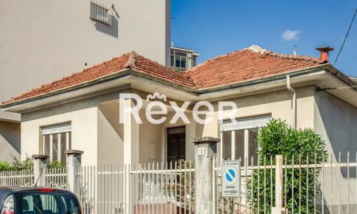 Rexer-GRUGLIASCO-Grugliasco-Casa-indipendente-mq-con-giardino-e-box-auto-Garage