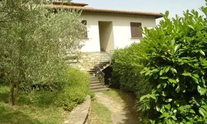 Rexer-Monte-San-Savino-Vendesi-Villa-in-strada-Statale-Senese-Aretina-Monte-San-Savino-Giardino