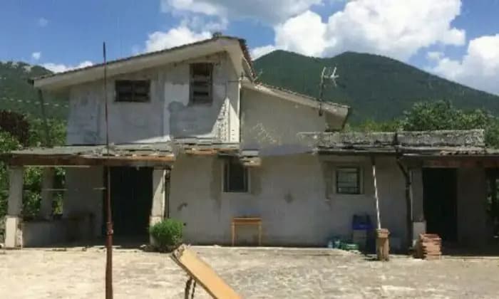 Rexer-Arsoli-Vendesi-villa-in-Aprutina-Provinciale-Arsoli-Terrazzo