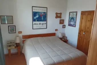 Rexer-Neviano-degli-Arduini-Vendesi-villa-in-Strada-della-Scuola-Scurano-Neviano-degli-Arduini-CAMERA-DA-LETTO