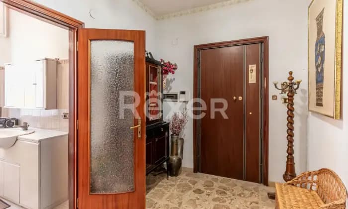 Rexer-Portici-Quadrilocale-con-doppi-servizi-e-posto-auto-condominiale-INGRESSO