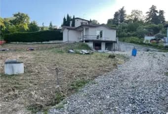 Rexer-Stradella-Vendesi-Villa-in-vendita-in-via-Mauro-Felisini-Stradella-Giardino