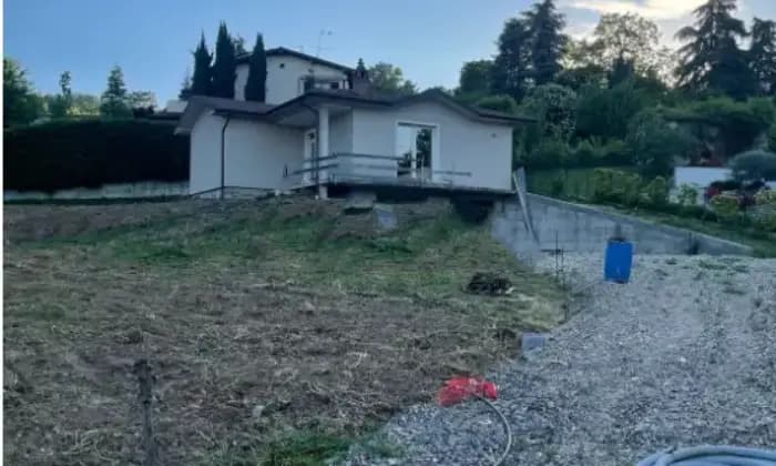 Rexer-Stradella-Vendesi-Villa-in-vendita-in-via-Mauro-Felisini-Stradella-Terrazzo