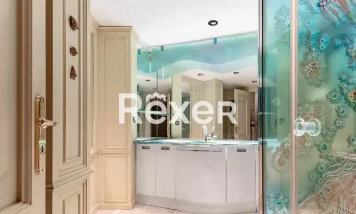 Rexer-Torino-Appartamento-in-stabile-depoca-affaccio-su-Piazza-Castello-Bagno