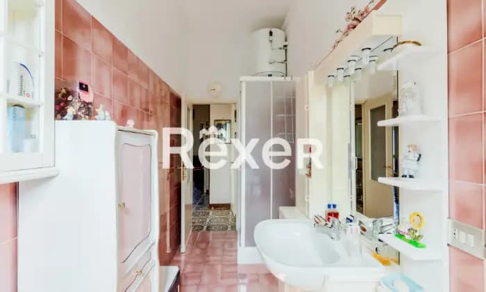 Rexer-Roma-La-Rustica-Bilocale-in-buono-stato-di-manutenzione-con-balcone-e-posto-auto-Bagno