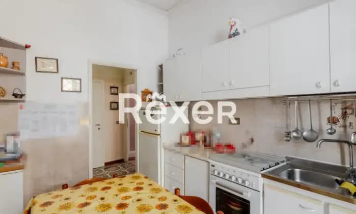 Rexer-Roma-La-Rustica-Bilocale-in-buono-stato-di-manutenzione-con-balcone-e-posto-auto-Cucina