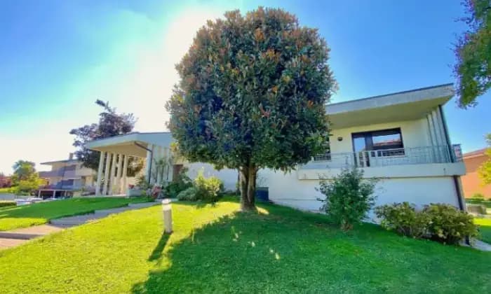 Rexer-Latisana-Villa-in-vendita-in-via-Don-Giovanni-Picotti-Giardino