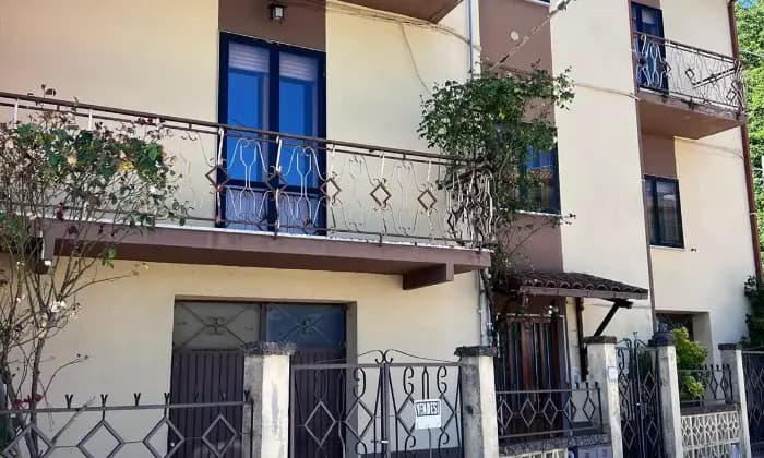 Rexer-Tornimparte-Casa-in-vendita-in-via-Castiglione-a-Tornimparte-SAN-NICOLA-Ingresso