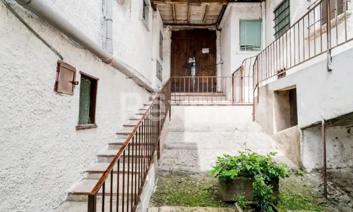 Rexer-Pasturo-Appartamento-a-Pasturo-Tranquillit-e-Comfort-nel-Cuore-della-Valsassina-INGRESSO