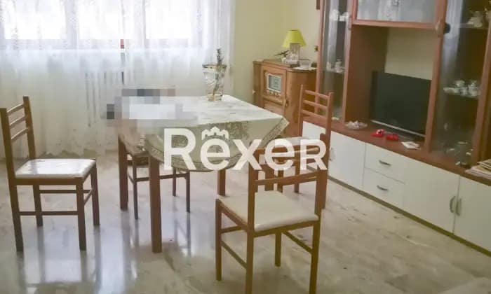 Rexer-Taranto-Appartamento-Ristrutturato-zona-Viale-Magna-Grecia-SALONE
