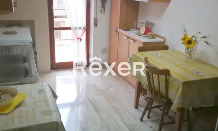 Rexer-Taranto-Appartamento-Ristrutturato-zona-Viale-Magna-Grecia-CUCINA