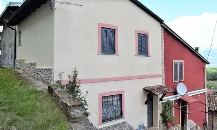 Rexer-Tagliacozzo-Casa-indipendente-Giardino