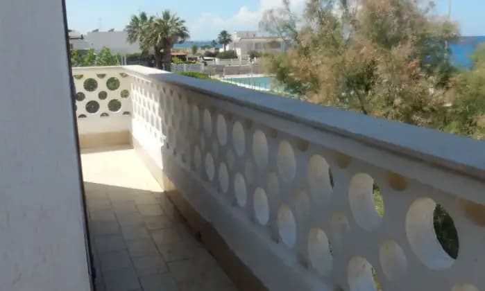 Rexer-Giovinazzo-Vendesi-VILLA-in-Via-Bari-a-Le-Macchie-BA-Terrazzo