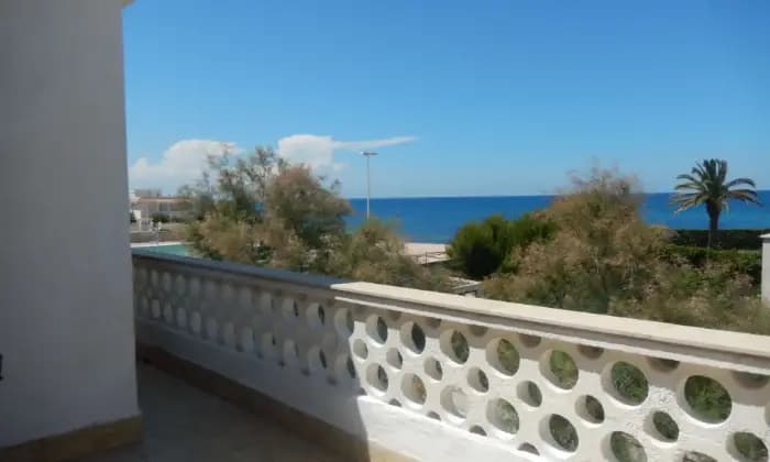 Rexer-Giovinazzo-Vendesi-VILLA-in-Via-Bari-a-Le-Macchie-BA-Terrazzo