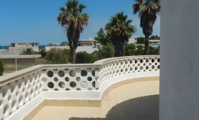 Rexer-Giovinazzo-Vendesi-VILLA-in-Via-Bari-a-Le-Macchie-BA-Terrazzo