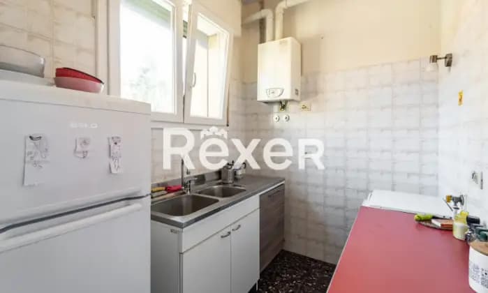 Rexer-BOLOGNA-Centro-storico-via-del-Rondone-Appartamento-mq-con-balconi-e-cantina-Cucina