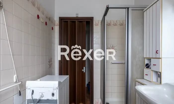 Rexer-Moncalieri-Tagliaferro-Villa-bifamiliare-articolata-su-tre-livelli-con-ampio-box-e-cantina-Bagno
