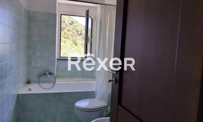 Rexer-Rapallo-Casa-indipendente-vista-mare-con-giardino-e-posti-auto-a-pochi-minuti-dal-centro-di-Rapallo-Bagno