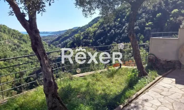 Rexer-Rapallo-Casa-indipendente-vista-mare-con-giardino-e-posti-auto-a-pochi-minuti-dal-centro-di-Rapallo-Giardino
