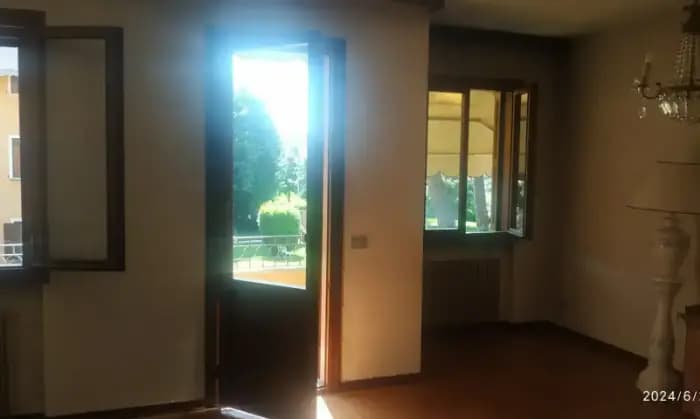 Rexer-Motta-di-Livenza-Appartamento-di-pregio-immerso-nel-verde-esposizione-estsudovest-Salone