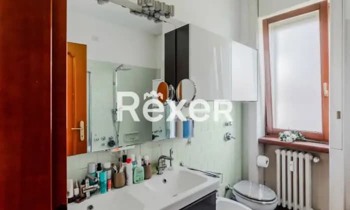 Rexer-Milano-Bande-Nere-trilocale-in-ottimo-contesto-con-tripla-esposizione-Bagno