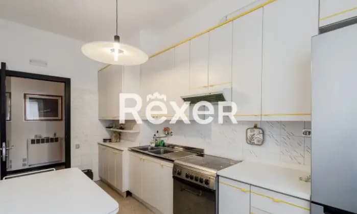 Rexer-BOLOGNA-Centro-Storico-Appartamento-mq-con-cantina-Cucina