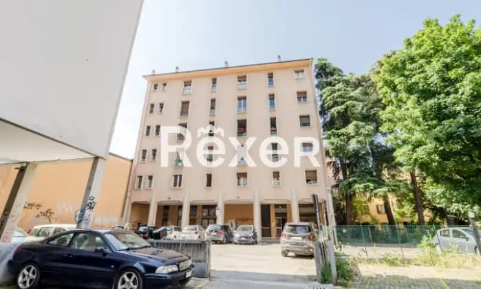 Rexer-BOLOGNA-Centro-Storico-Appartamento-mq-con-cantina-Giardino