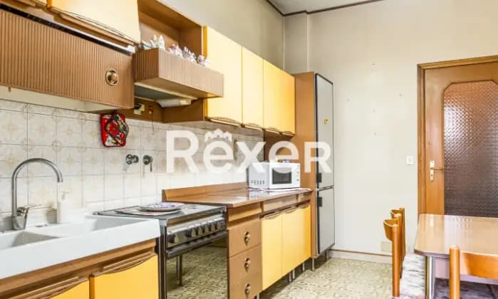 Rexer-Torino-Appartamento-mq-con-cantina-Possibilit-acquisto-box-auto-Cucina