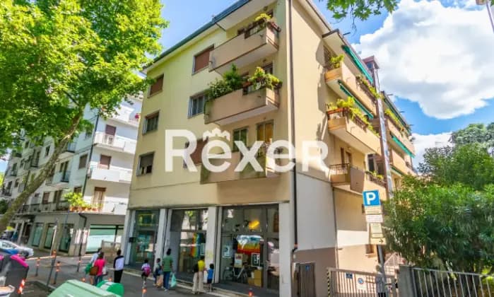 Rexer-Venezia-Appartamento-in-ottima-posizione-con-tre-camere-e-garage-Giardino