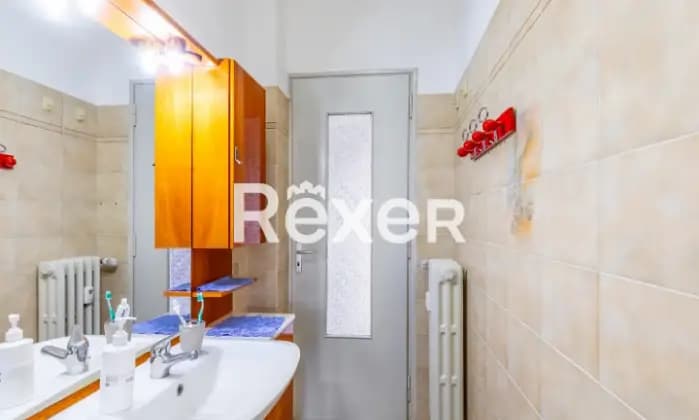 Rexer-Torino-Appartamento-nelle-immediate-vicinanze-della-fermata-metro-Rivoli-Bagno