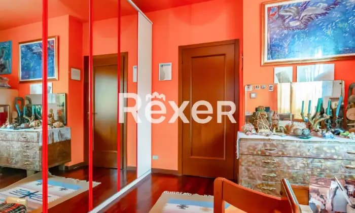Rexer-Agrate-Brianza-Villa-indipendente-su-due-livelli-con-giardino-e-box-doppio-Altro