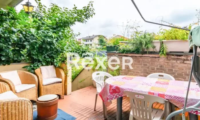 Rexer-AGRATE-BRIANZA-Villa-indipendente-su-due-livelli-con-giardino-e-box-doppio-Terrazzo