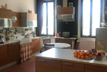 Rexer-Argenta-Vendesi-villa-in-Via-Fascinata-a-Argenta-Cucina
