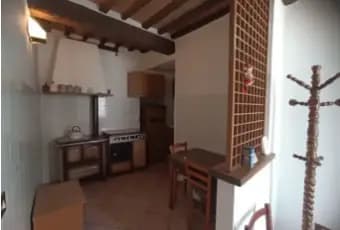 Rexer-Sorano-Appartamento-in-via-del-Poggetto-a-San-Giovanni-delle-Conteee-Cucina