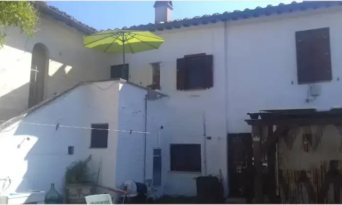 Rexer-Citt-di-Castello-Casale-in-vendita-in-Frazione-San-Savino-Citt-di-Castello-Terrazzo