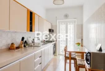 Rexer-Roma-Via-Fossombrone-Appartamento-mq-con-balconate-soffitta-e-posto-auto-Cucina