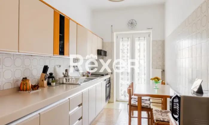 Rexer-Roma-Via-Fossombrone-Appartamento-mq-con-balconate-soffitta-e-posto-auto-Cucina