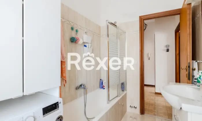 Rexer-Roma-Via-Fossombrone-Appartamento-mq-con-balconate-soffitta-e-posto-auto-Bagno