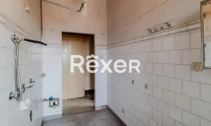 Rexer-Bologna-Storico-Appartamento-con-balcone-e-cantina-in-centro-a-Bologna-Bagno